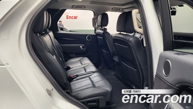 Land Rover Discovery 2019 — photo 17