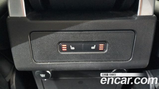 Land Rover Discovery 2019 — photo 18