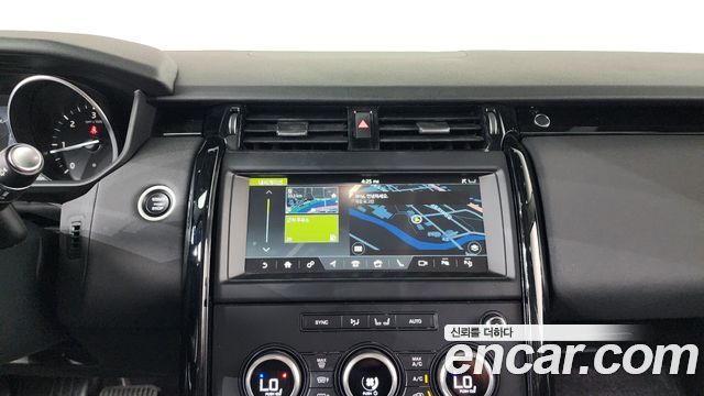 Land Rover Discovery 2019 — photo 19