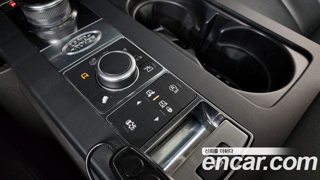 Land Rover Discovery 2019 — photo 23