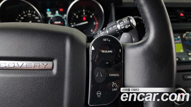 Land Rover Discovery 2019 — photo 25