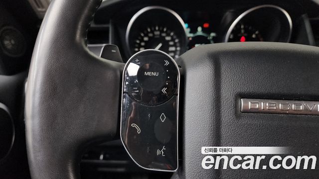 Land Rover Discovery 2019 — photo 26