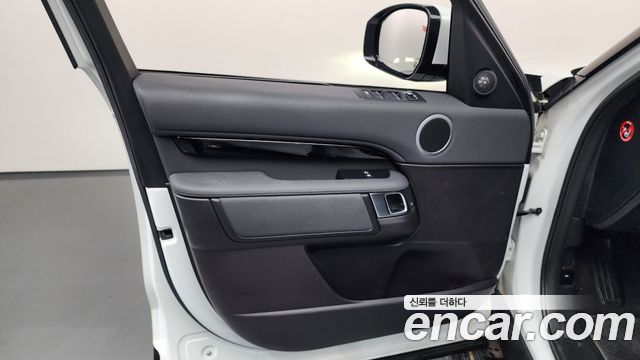 Land Rover Discovery 2019 — photo 14