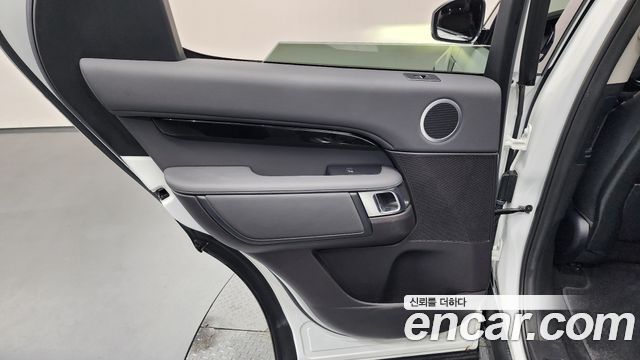 Land Rover Discovery 2019 — photo 15