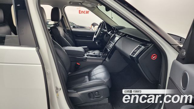 Land Rover Discovery 2019 — photo 16