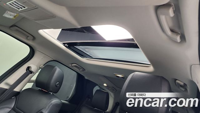 Land Rover Discovery 2019 — photo 27