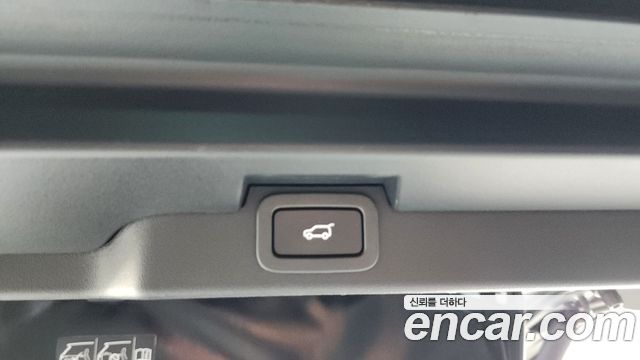 Land Rover Discovery 2019 — photo 28