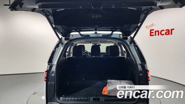Land Rover Discovery 2019 — photo 29