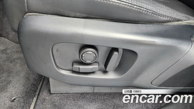 Land Rover Discovery 2019 — photo 31
