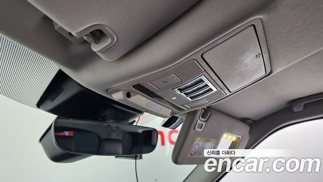Land Rover Discovery 2019 — photo 37