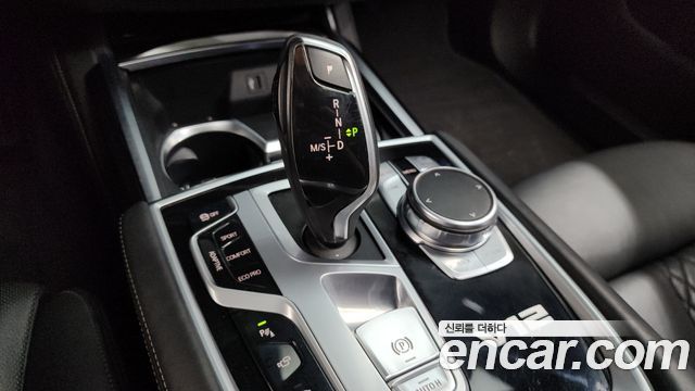 BMW 7-Series 2018 — photo 9