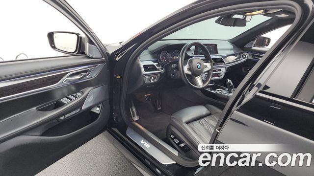 BMW 7-Series 2018 — photo 10