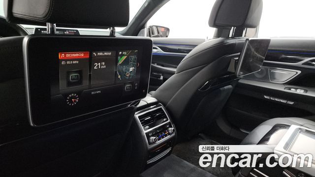 BMW 7-Series 2018 — photo 19