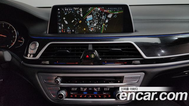 BMW 7-Series 2018 — photo 20