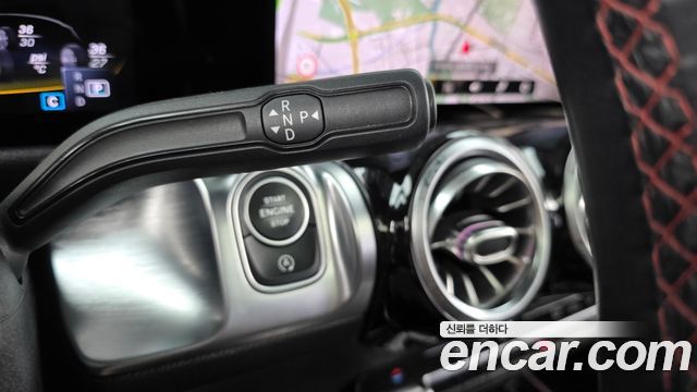 Mercedes-Benz GLB-Class 2021 — photo 9