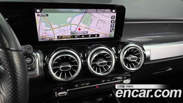 Mercedes-Benz GLB-Class 2021 — photo 13