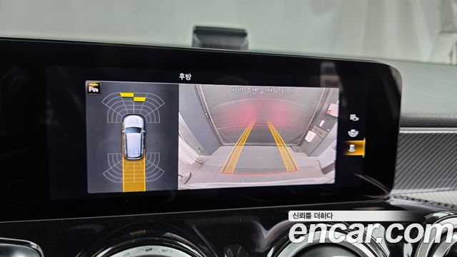 Mercedes-Benz GLB-Class 2021 — photo 14
