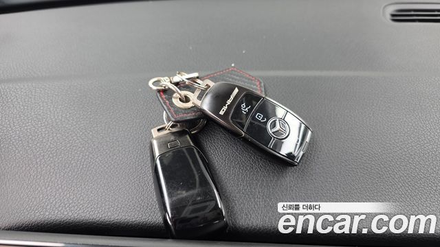 Mercedes-Benz GLB-Class 2021 — photo 19