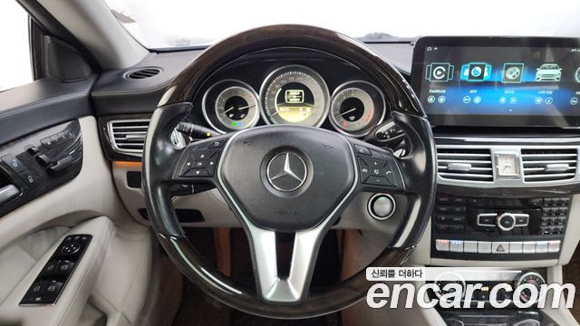 Mercedes-Benz CLS-Class 2012 — photo 13