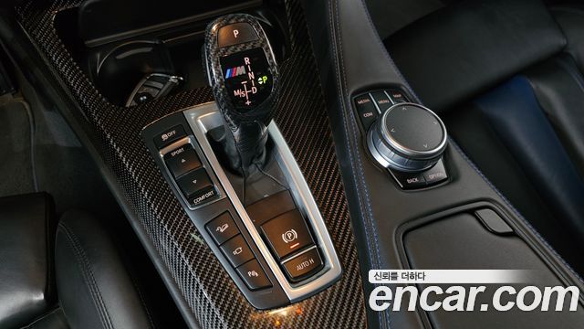BMW 6-Series 2018 — photo 12