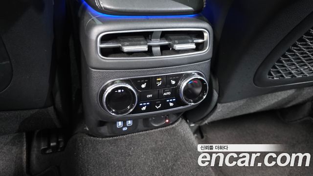 Genesis GV70 2021 — photo 24