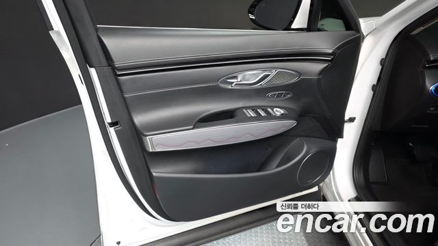 Genesis GV70 2021 — photo 14