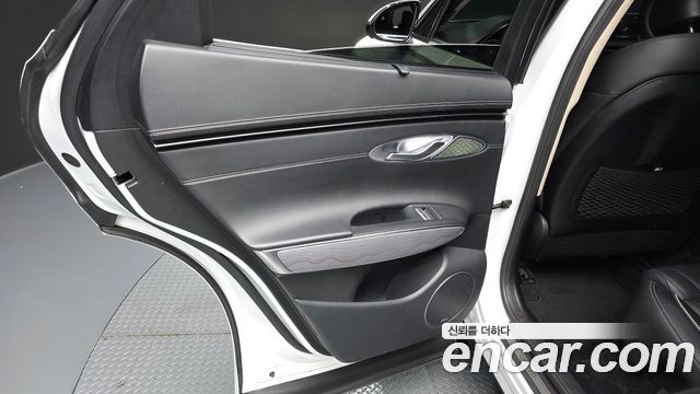 Genesis GV70 2021 — photo 15