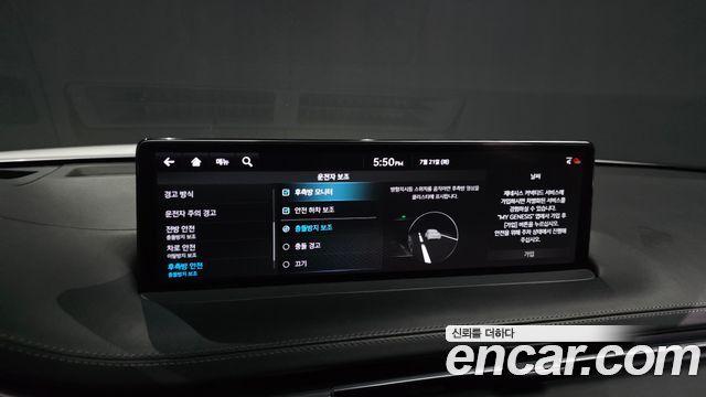 Genesis GV70 2021 — photo 30