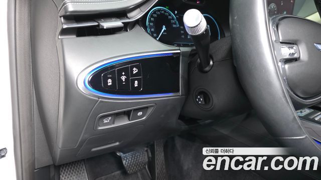 Genesis GV70 2021 — photo 32