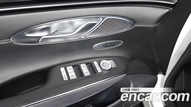 Genesis GV70 2021 — photo 35