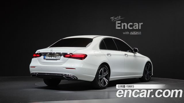 Mercedes-Benz E-Class 2022 — photo 2