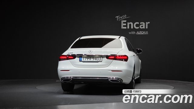 Mercedes-Benz E-Class 2022 — photo 4