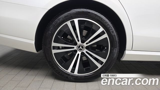 Mercedes-Benz E-Class 2022 — photo 5