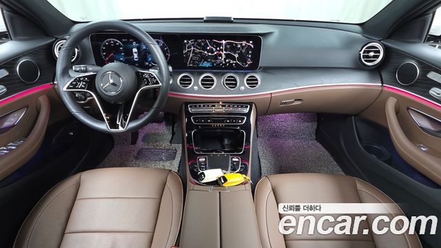 Mercedes-Benz E-Class 2022 — photo 10