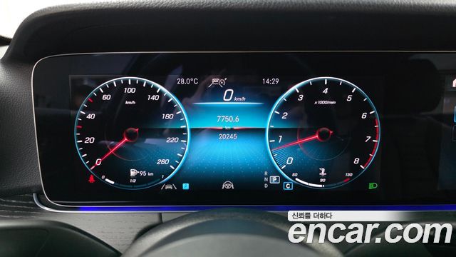 Mercedes-Benz E-Class 2022 — photo 11