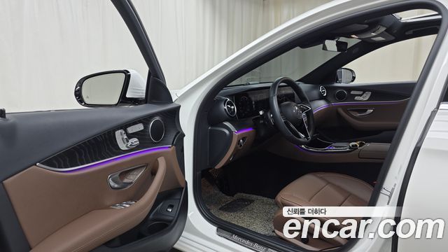 Mercedes-Benz E-Class 2022 — photo 13
