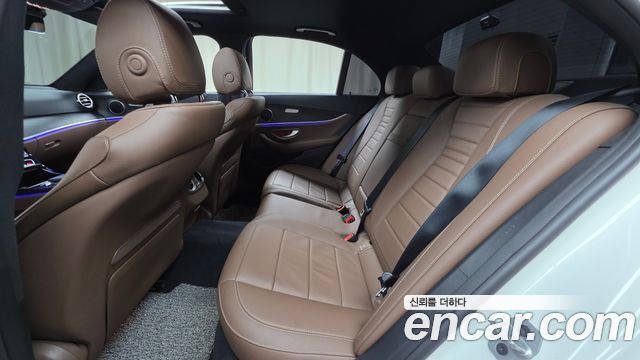 Mercedes-Benz E-Class 2022 — photo 18