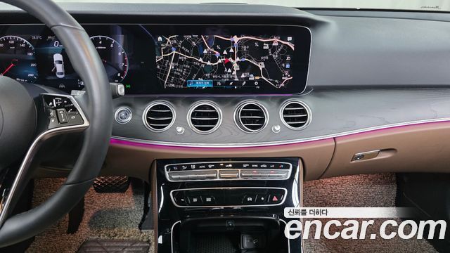 Mercedes-Benz E-Class 2022 — photo 19