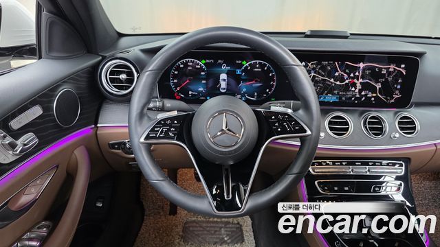 Mercedes-Benz E-Class 2022 — photo 20