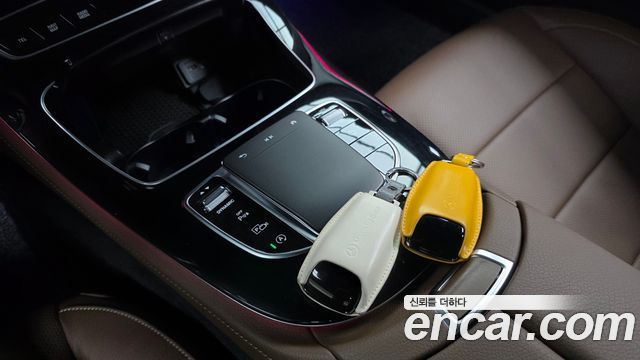 Mercedes-Benz E-Class 2022 — photo 23