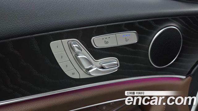 Mercedes-Benz E-Class 2022 — photo 26