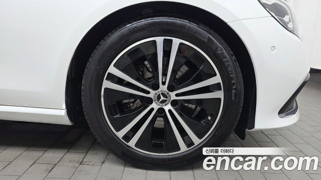 Mercedes-Benz E-Class 2022 — photo 7