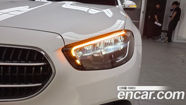Mercedes-Benz E-Class 2022 — photo 8