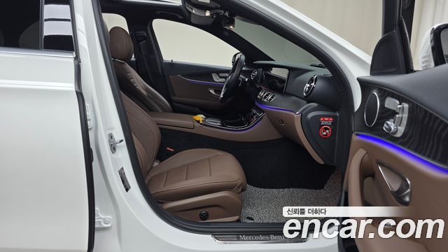 Mercedes-Benz E-Class 2022 — photo 16