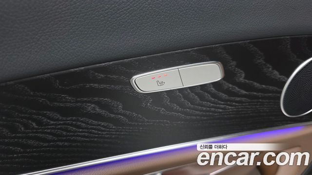 Mercedes-Benz E-Class 2022 — photo 28