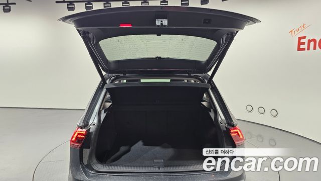 Volkswagen Tiguan 2020 — photo 22