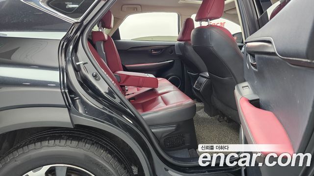 Lexus NX 2018 — photo 12