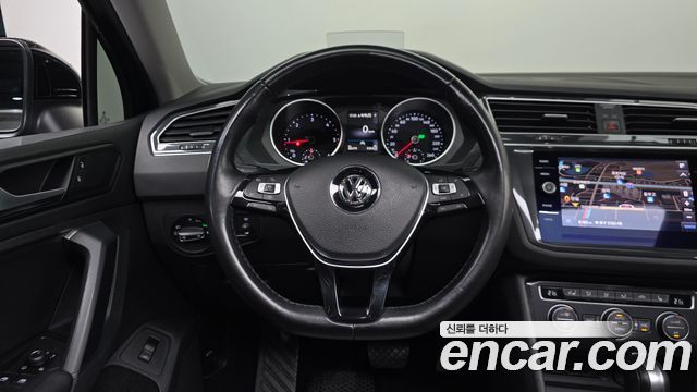 Volkswagen Tiguan 2020 — photo 18