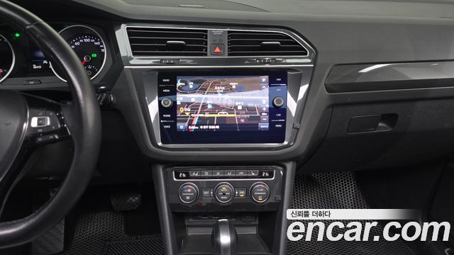 Volkswagen Tiguan 2020 — photo 19