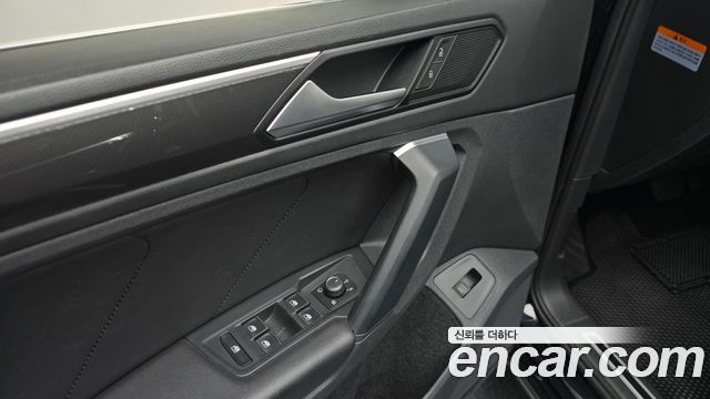 Volkswagen Tiguan 2020 — photo 21